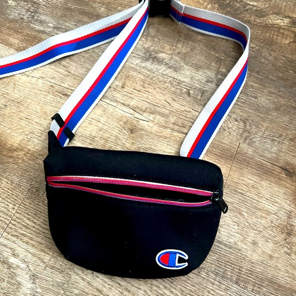 Champion Waist Bag Black Fanny Pack Crossbody - Logo Adjustable Wide Strap. - Picture 1 of 3